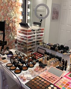 Basic Makeup Items, Makeup Artist Branding, Beauty Room Salon, Flawless Base, Alat Makeup