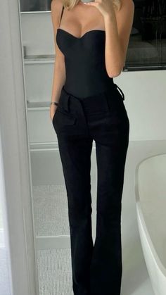 Slightly Fancy Outfits, Black Outfits Classy Casual, Black Slim Pants Outfit, Black Smart Casual Women, Classy Heels Outfit, Chill Office Outfits, Black Bodysuit Outfit Ideas, Meal Outfit Evening, Ootd Soiree