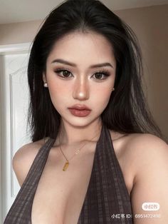 Asian Bold Makeup, Dark Feminine Korean Makeup, Asian Western Makeup, Make Up On Asian Eyes, High Contrast Makeup Asian, High Contrast Makeup Looks, High Contrast Makeup, Latino Makeup, Asian Makeup Looks