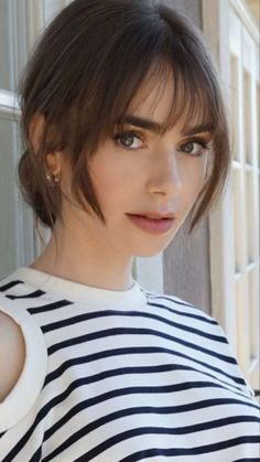 Lily Collins Hair, Front Hair, Bangs With Medium Hair, Haircuts Straight Hair, Penteado Cabelo Curto, Lily Collins