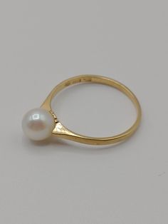 An absolutely stunning 18 carat gold and pearl ring by Ceson of Gothenburg, Sweden and made in 1996. The ring is in excellent condition. It is fully hallmarked K & EC for Ceson,  G for the town mark of Gothenburg,  cat paw, 18 k for 18 carat gold and X10 for the year 1996.  Measurements UK ring size N Weight 2 grams Yellow Gold Round Rings With Pearl Drop, Formal High Luster Yellow Gold Pearl Ring, Formal Yellow Gold Pearl Ring With High Luster, Timeless Pearl Drop Rings For Formal Occasions, Formal Yellow Gold Rings With High Luster, Gold Rings With Pearl Drop For Formal Occasions, Formal High Luster Yellow Gold Rings, High Luster Yellow Gold Rings For Formal Occasions, Classic Yellow Gold Rings With Pearl Drop