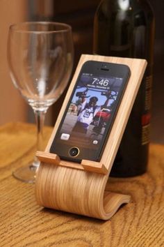 Wood iPhone holder Diy Phone Stand, Desk Stand, Support Telephone, Gadgets And Gizmos, Design Del Prodotto, Sanya, Walnut Veneer, Diy Phone, Technology Gadgets