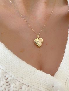 "Elegant And Classic 14K Solid Yellow Gold Heart Locket Pendant Necklace With A Starburst Diamond. Perfect For Gifting For Your Friend Or A Loved One. Lockets Symbolize Love, A Capsule Of Memories That You Can Keep With You Everywhere You Go. Heart Locket Comes With The Option Of A Box Chain That Feels Like Silk. A Beautiful Gift She Will Treasure Forever! Jewelry Comes In A Cute Gift Box Ready To Present. ✨ Add Elegance To Your Jewelry Collection ✨ All Jewelry Is New And Inspected For Quality A Lockets With Photos, Cheap Gold Locket Necklace With Adjustable Chain, Delicate Jewellery, Gold Heart Locket, Lapis Earrings, Locket Pendant Necklace, Heart Locket Necklace, Cute Gift Boxes, Forever Jewelry