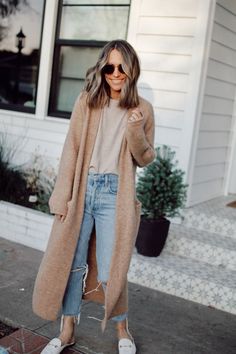 Simple Outfits With Jacket, Boho Jeans Outfit Summer, February Style Outfit, Simple Neutral Outfits, February Outfit Ideas, February Style, February Outfits, Pastel Outfit, Capsule Outfits