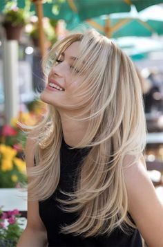 Face Framing Layers And Long Layers, Long Butterfly Layers Haircut, Butterfly Haircut Vs Curtain Bangs, Increase Layer Haircut, Blonde Feathered Hair, Layers Front Hair, Butterfly Cut On Straight Hair, Long Layers Face Framing Haircut, Popular Hair Cuts 2024 Women