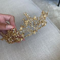 In Perfectly Condition. Very Sturdy Gold Tiara Aesthetic, Penelope Epic, Princess And The Frog Crown, Golden Birthday Decorations, Winged Man, Beautiful Crowns, Medieval Crown, Gold Crowns, Gold Hair Piece