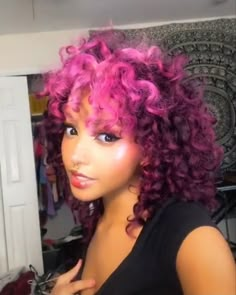 Cool Dyed Curly Hair, Hair Color Ideas 4c Hair, Pink And Black Curly Hair, Short Curly Hair Dyed, Fuschia Locs, Dyed Tips Curly Hair, Dyed Short Curly Hair, Curly Hairstyles Dyed Pink, Half Pink Half Black Hair