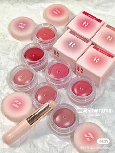 China Makeup Products, Korean Lippies, K Beauty Makeup Products, Lip Products Aesthetic, Cute Makeup Products, Korean Makeup Products, Korean Makeup Brands