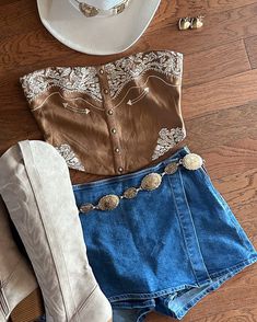 Cream Faux Suede Western Embroidered Strapless Corset Top – Cindy Jane Boutique Cowgirl Style Outfits, Looks Country, Suede Top, Estilo Country, Nashville Outfits, Western Style Outfits