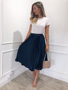 Pleated Outfit, Spring Outfit Women, A Line Skirt Outfits, Skirt Diy, Spring Work, Long Skirt Outfits, Gaun Fashion, Spring Work Outfits, Cute Skirt Outfits