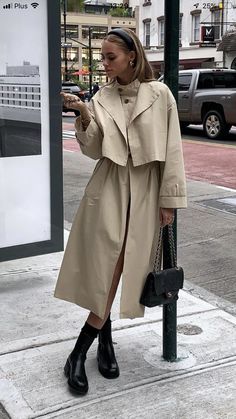 Style Parisienne, Paris Mode, Fall Winter Wardrobe, Looks Street Style, Winter Trends, Coat Outfits, Mode Inspo, Trend Fashion, Chunky Boots