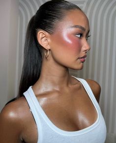 Bronzed Glowy Makeup Look, Bronze Makeup Look Summer Glow, Bright Glowy Makeup, Glossy Makeup Look, Dewy Golden Makeup, Glowy Pink Makeup Dewy Skin, Glowy Editorial Makeup, Bronze Makeup Look, Glossy Eyes