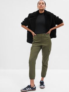 Girlfriend Khaki Joggers | Gap Factory Khaki Shoes Outfit, Green Joggers Outfit, Army Green Pants Outfit, Green Khaki Pants, Khaki Pants Outfit, Khakis Outfit, Khaki Joggers, Khaki Cargo Pants, Olive Green Pants