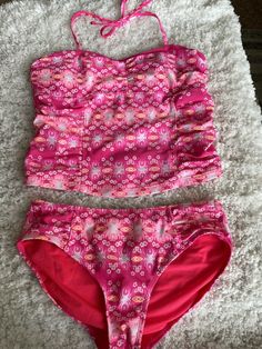 This is a great Old Navy girls sz, XL pink design two piece tankini swimsuit. Great design, slightly padded bra area ( subtle) and great quality. Normal signs of typical, gentle wear. No rips, stains, tears. Very pretty! 2000s Tankini, Aesthetic Outfits Men Summer, City Pop Japan 80s, Japan 80s Aesthetic, 2000s Swimsuit, City Pop Japan 80s Aesthetic, 2000s Bikinis, 80s Aesthetic Outfits Men, Mermaid Closet