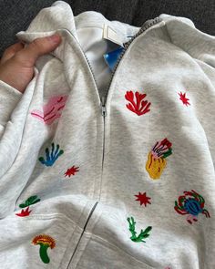 Underwater Life Embroidery Hoodie Hoodie With Patches, Aesthetic Embroidery, Aesthetic Clothing Stores, Hoodie Aesthetic, Pastel Grunge, Embroidery Hoodie, Comfy Outfit, Underwater Life, Cute Embroidery