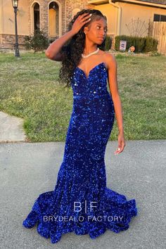 Prom Fits 2023, Prom Baddie Dresses, Prom Dresses Poses, Long Dress Hoco, 8th Graduation Dresses, 8th Prom Dresses, 8th Grade Prom Dresses Formal, Prom Poses Black Women, Blue Homecoming Dresses Black Women