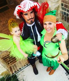 Peter Pan, tinker bell, and hook                                                                                                                                                      More Disney Family Costumes, Trio Halloween Costumes, Baby First Halloween, Hallowen Costume, Holloween Costume, Fantasias Halloween