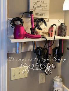 Blowdryer and curling Iron Vanity organization farmhouse shelf! Curling Iron Holder Diy, Hair Tools Organizer, Curling Iron Storage, Tool Organization Diy, Hair Tool Storage, Curling Iron Holder, Hair Dryer Storage, Hair Dryer Straightener, Tools Organizer