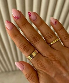 Clear Almond Nails With Design, Fiji Pink Nails, Simple Accent Nails, Simple Natural Nails Designs, Nails Inspiration Vacation, Beginner Gel X Design, Tropical Nails Simple, Pink Dress Nails, Acrylic Nails Flower Design