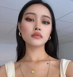 Makeup On Asian, Natural Makeup For Blondes, Makeup Korean Style, Natural Makeup For Teens, Asian Wedding Makeup, Korean Natural Makeup, Asian Party, Natural Makeup For Brown Eyes