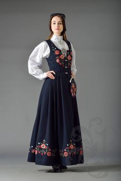 ￼ Bardu og Målselv Norwegian Dress, Swedish Dress, Viking Heritage, Norwegian Bunad, Scandinavian Dress, Scandinavian Costume, Norwegian Heritage, Slavic Clothing