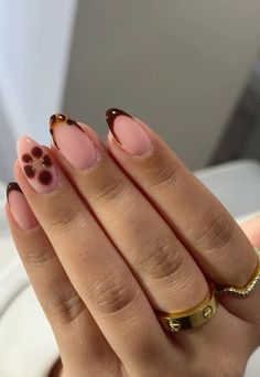 Blooming Nails Design, Albanian Nails, Nail Inspo Brown Skin, Nail Ideas Blooming Gel, Nails Brown Design, New Years Nails Almond, Bloom Nails, Blooming Gel Nail Art, Nails Flower