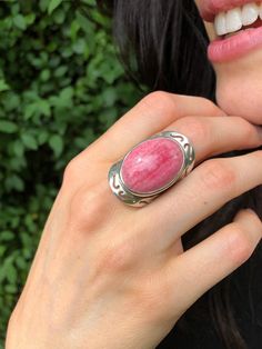 Rhodochrosite Ring set with a Natural Rhodochrosite in a top grade & a smooth raspberry color with natural unique patterns, sourced from Argentina, at 25x18mm. Pink Oval Ring design made of Solid 925 Sterling Silver ☞ made to last. ☞ Choose your size ☞ I resize (before shipping) for FREE to Any size* More gemstones available: Prehnite: www.etsy.com/listing/733424230 Green Agate: www.etsy.com/listing/747284049 Malachite: www.etsy.com/listing/747285951 Cats Eyes: www.etsy.com/listing/733415378 San Cats Eyes, Vintage Silver Rings, Bohemian Ring, Raspberry Color, Artisan Rings, Lapis Lazuli Ring, Real Jewelry, Victorian Rings, Oval Ring