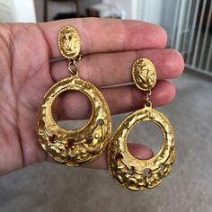 "oºOºooºOOºooºOOºo These are big, bold, and beautiful. Probably retro 80s. Not your cheap-quality earrings and feel heavy in the hand. 3\" tall and 1-3/4\" wide. Unsigned. Condition: These earrings are in almost like new condition. Plating is in excellent condition. Clips are secure and come with comfort pads. ❤️'¨) ¸.*'¸.**'¨) ¸. (¸.*'THANKS FOR LOOKING! http://www.vwayne.etsy.com" 80s Gold Jewelry, Big Gold Jewelry, Gold Earrings Big, Big Gold Earrings, Big Earrings Gold, Thick Earrings, Heavy Jewellery, Chunky Gold Earrings, Large Gold Earrings