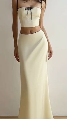 Slim Fit Long Dress, Off The Shoulder Slip Dress, Elegant And Cute Outfits, Body On Maxi Dress, Elegant 80s Fashion, Aesthetic Bday Outfits, Clubbing Outfits For Women, Hourglass Style Outfit Ideas, Elegant Clothing Style