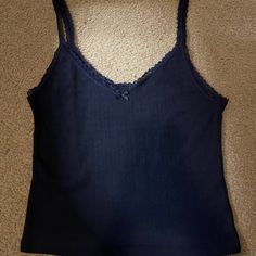 H&M Dark Navy Lacy Tank Top With Bow, Excellent Condition Never Worn. Will Accept Offers For Less, Thanks For Looking! Elena Gilbert Clothes Png, Lacy Crop Tops, Lacy Tank Tops, Dark Blue Shirt Outfit, Dark Blue Tank Top, Rory Gilmore Style, Bow Tank Top, Tops Bonitos, Lacy Tank Top