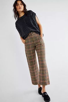 Fun Pants Outfit, Pants Outfit Ideas, Professional Outfits Women, Business Casual Outfits For Work, Checked Trousers, Fun Pants, Stylish Work Outfits, Casual Work Outfits