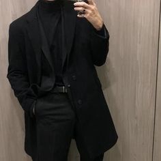 Draco Malfoy Outfit Ideas, Mens Dark Academia Fashion, Full Black Suit, Turtleneck Outfit Men, Turtleneck Suit, Black Turtleneck Outfit, Turtleneck Outfits, So Junghwan, All Black Suit