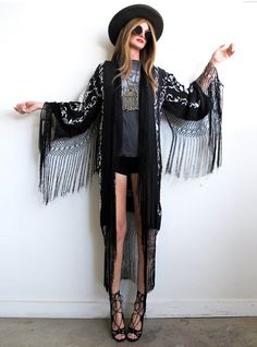 Stevie Nicks inspired...total bohemian babe goodness! Gorgeous doesn't even begin to describe this kimono...with tons of hand embroidery throughout and flowy silk fishnet fringe! Made using a Spanish shawl with no side seams. This stunning kimono can be styled so many different ways, with an effortless vintage vibe sure to be a piece to be treasured for many many years!Recommended for up to a sz 12 but please read measurements.Measurements taken while garment is laid flat:Bu... Stevie Nicks, Boho Witch Costume, Boho Witch, Bohemian Luxe, Stevie Nicks Style, Boho Goth, Just A Dream, Witchy Fashion