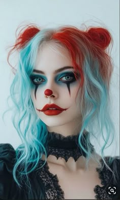 Clown Hairstyles, Maquillage Halloween Simple, Circus Makeup, Spooky Makeup, Scary Clown Makeup, Make Up Halloween, Cute Halloween Makeup, Halloween Makeup Pretty, Cool Halloween Makeup