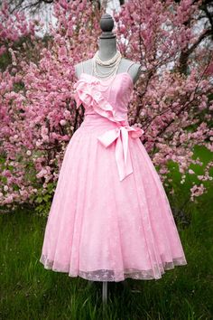 This adorable "Madonna-like"dress from the early 80's is just waiting for you! Spaghetti straps, bow detail, tapered waist and full skirt add a crinoline for extra pouf! Back zip enclosure, lace overlay and lots of stretch. waist is 28" busy is 36" 80's Party Outfit, Vintage Pink Dress, 1980's Fashion, 80s Dress, Wedding Dresses Vintage, Lace Overlay, Vintage Photography, Full Skirt, Dress Clothes For Women