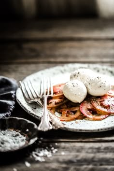 A light and refreshing summer recipe, perfect for alfresco dining! Nothing but ripe tomatoes, buffalo mozzarella and some fresh basil | Ceramics | Moody | Chiaroscuro | Food Photography | Food Styling | Canon | Food Blogger | Vintage props | Prop styling | Anisa Sabet Refreshing Summer Recipes, Caprese Recipes, Moody Food Photography, Dining Light, Dark Food Photography, Dark Food, Buffalo Mozzarella, Food Photography Ideas