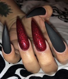 Dark Vday Nails, Blood Red Valentine Nails, Valentines Day Nails Stiletto Shape, Valentine’s Day Nails Stiletto, Valentines Day Nails Acrylic Stiletto, Valentines Nails Stiletto, Goth Red Nails, Stilleto Nails 2024, Black Valentine’s Day Nails