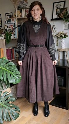 Dark Mori Strega Fashion, Narnia Inspired Outfits Casual, Middle Aged Goth, Sorcerer Aesthetic Outfit, Wizardcore Outfit, Norse Outfits, Apothecary Outfit, Dark Naturalism Outfits Aesthetic, Gremlincore Fashion