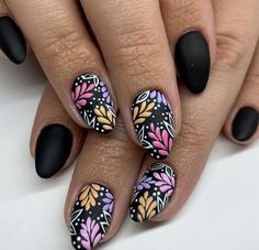 Black Nails With Floral Design, Black Floral Nail Designs, Dark Summer Nail Designs, Floral Black Nails, Black And Floral Nails, Moody Spring Nails, Black Summer Nails Designs, Plant Nails Design, Black Nails With Flower Design