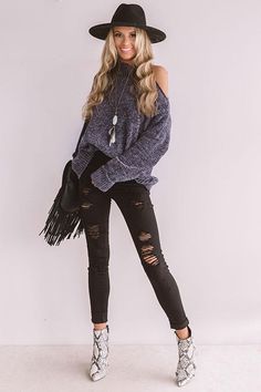 Suede Hat, Nashville Outfits, Western Style Outfits, Loose Sleeves, Chenille Sweater, Black Hat, Winter Fashion Outfits, Fall Outfits Women