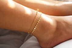 The perfect summer gold filled gold anklet, made out of a figaro chain anklet for women! This gold-filled anklet is the perfect boho-style anklet!  ∙ Gift Ready in a jewelry box! ∙ Handmade in Vancouver, Canada.  ∙ 100% 14k Gold Fill  --------------------------------- M E A S U R E M E N T :  Width: 2.3mm Length: Optional  Comes with an additional 1" extender -------------------- G I F T I N G ?  We make gifting as easy as pie! All our orders are gift ready! We offer FREE gift messages to be inc Gold Toe Ring Anklet For Beach, Gold Toe Ring Beach Anklet, Gold Chain Bracelet As Summer Gift, Gold Bracelet With Delicate Chain For Summer, Gold Delicate Chain Bracelet For Summer, Delicate Gold Chain Bracelet For Summer, Gold Adjustable Chain Anklet For Beach, Gold Adjustable Chain Anklet For Summer, Gold Anklets With Adjustable Chain For Summer