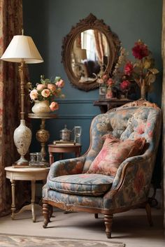 vintage bedroom ideas in quaint accent chair with rich Vintage Bedroom Ideas Cozy, Bedroom Ideas Cozy, Vintage Bedroom Ideas, Home Aesthetics, Personalized Bedroom, Vintage Style Rugs, Vintage Interior Design, Vintage Bedroom, Pretty Room