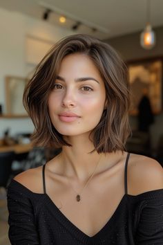 Reinvent yourself with these 15 short wavy bobs, ideal for anyone seeking a dramatic change in 2024. Each style offers a fresh start. English Names, Short Wavy Bob, Wavy Bob Haircuts, Hair Inspiration Short, Haircut Styles, Haircuts For Wavy Hair