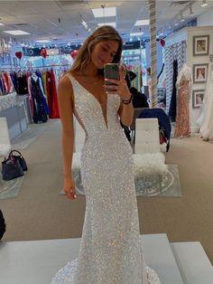 Prom Dresses V Neck, White Prom Dress Long, Dresses V Neck, Chique Outfits, Custom Prom Dress, Sequin Evening Dresses, Sequin Prom Dresses, Foto Tips, Long Evening Gowns