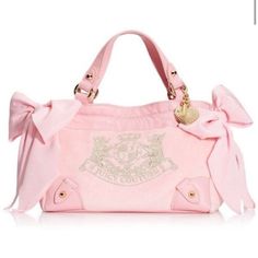 If Anyone Knows Of Any Sellers! In Desperate Search For This Bag!! Juicy Couture Purse, Y2k Accessories, Diy Vetement, Girls Couture, Pink Girly Things, Juicy Couture Bags, Cute Purses, Pink Princess