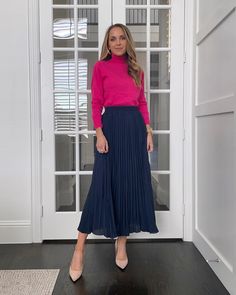 Here are some great ways to wear a midi skirt for workWhether you're in a business formal or casual settinghere are some great ideas Navy Midi Skirt Outfit, Blue Pleated Skirt Outfit, Fall Outfits For Petite Women, Navy Skirt Outfit, Pleated Midi Skirt Outfit, Midi Skirt Outfit Winter, Blue Skirt Outfits, Outfit For Petite Women, Outfits For Petite