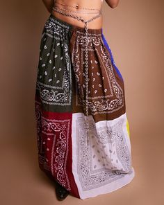 Patchwork Skirt Diy, Patchwork Skirt Pattern, Bandana Skirt, Boho Style Skirts, Bandana Crafts, Crafts Clothes, Bandana Dress, Festival Costume, Peasant Skirt