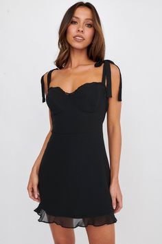 Black Hoco Dress Off The Shoulder, Bow Tie Dresses, Special Birthday Dinner, Low Rise Jeans Outfit, Black Selfie, Rush Outfits, Recruitment Outfits, Ring Ceremony, Selfie Leslie