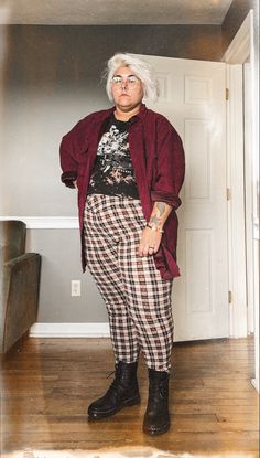 Casual Enby Outfits, Punk Fall Outfits Plus Size, Punk Autumn Outfit, Grunge Work Outfit Plus Size, Plus Size Alt Style, Plus Size Outfits Nonbinary, Midsize Flannel Outfit, Adrogonus Outfits Plus Size, Soft Goth Plus Size