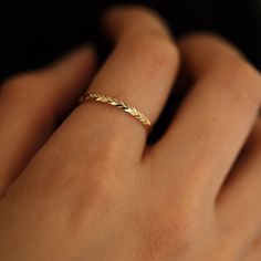 Herringbone Eternity Ring, 14K Gold Chevron Ring, 14K Gold Herringbone Ring, Diamond Cut Gold Ring, Minimalist Ring, Chevron Eternity Ring - Etsy Gold Chevron Ring, Minimal Ring, Gold Rings Simple, Gold Chevron, Zierlicher Ring, Gold Rings Fashion, Gold Ring Designs, Chevron Ring, Jewelry Lookbook